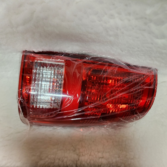 Right Tail Light Passenger Side vehicle part See Pictures For all information. - Picture 8 of 11